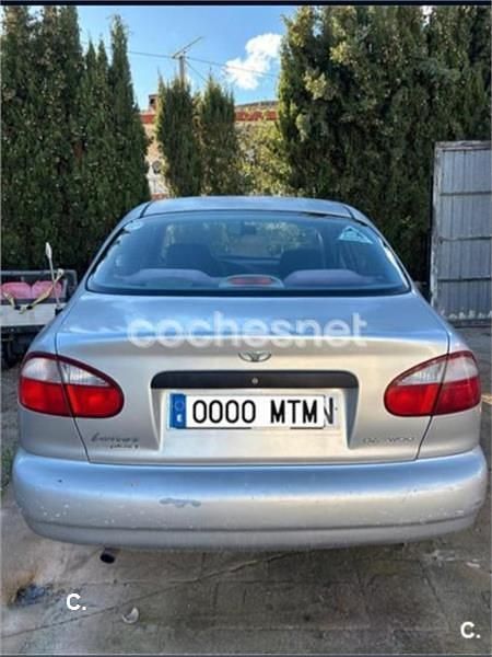 Usado Chevrolet Lanos SE 75 CV (55 kW) 2001 Gris / plata Berlina