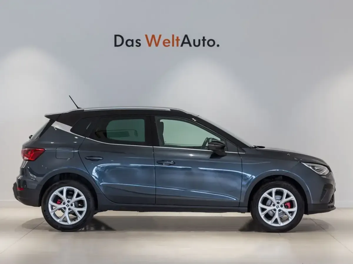 Usado Seat Arona FR 110 CV (80 kW) 2022 Gris SUV