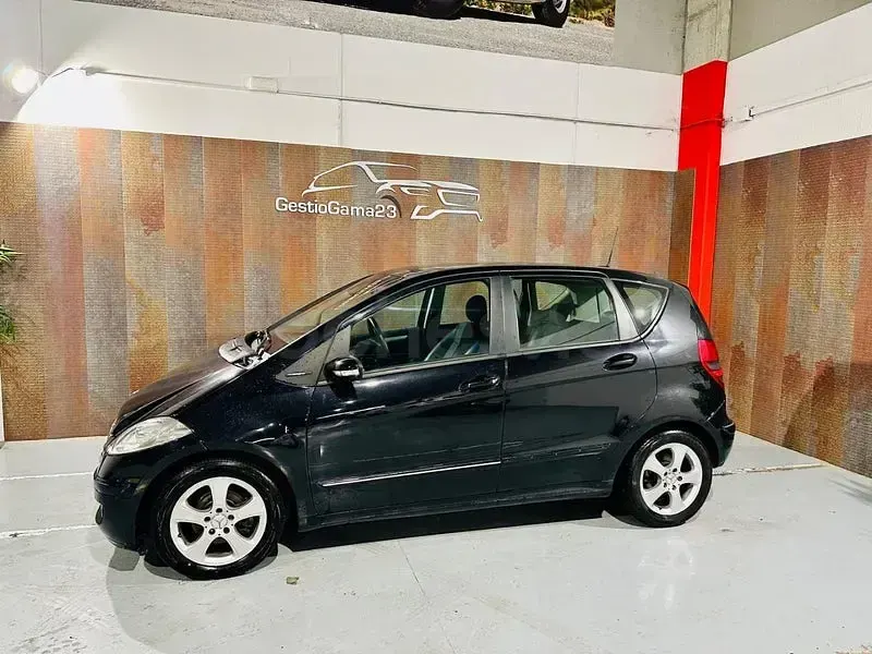Usado Mercedes A180 Classic 109 CV (80 kW) 2005 Negro Monovolumen