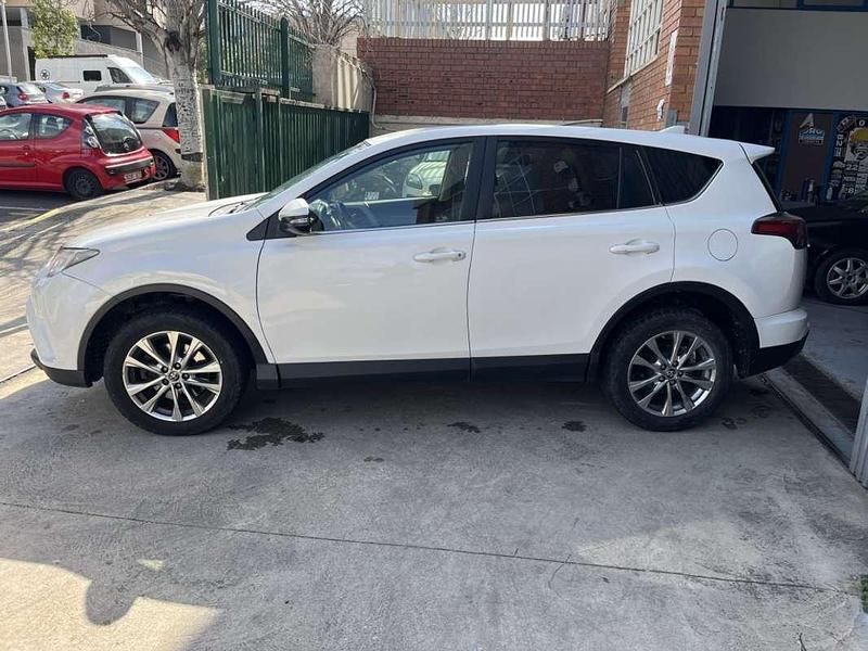 Usado Toyota RAV4 Advance 143 CV (105 kW) 2017 Blanco SUV