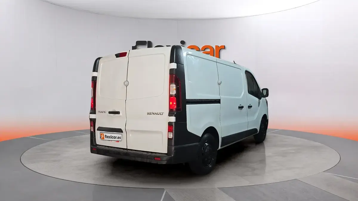 Usado Renault Trafic 150 CV (110 kW) 2023 Blanco Monovolumen