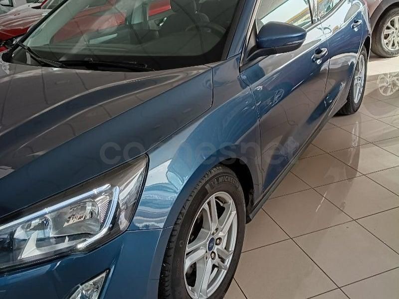 Usado Ford Focus Trend 95 CV (69 kW) 2019 Azul Berlina