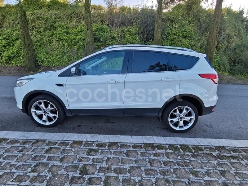Usado Ford Kuga Titanium 140 CV (102 kW) 2013 Blanco SUV