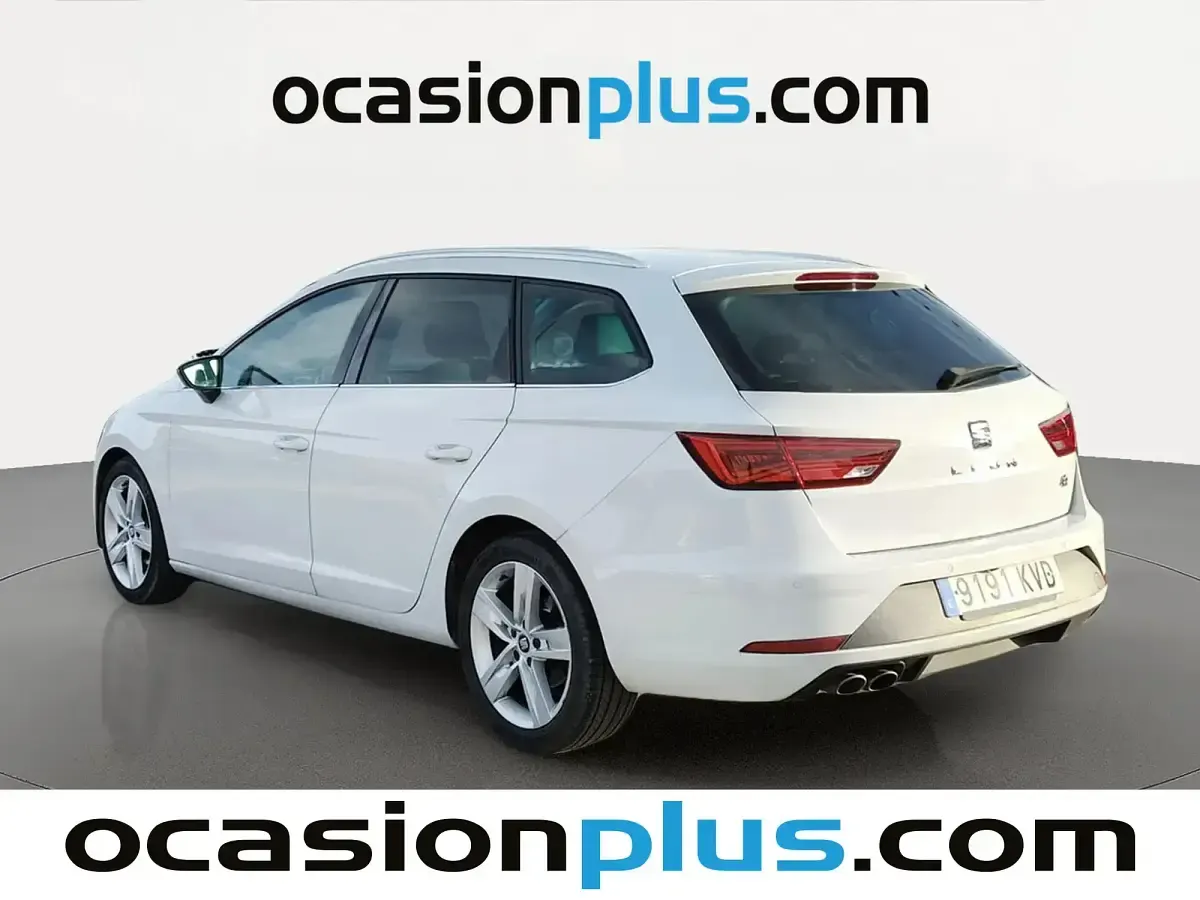Usado Seat Leon FR 150 CV (110 kW) 2019 Blanco Familiar