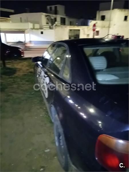 Usado Audi A4 90 CV (66 kW) 1998 Azul Berlina