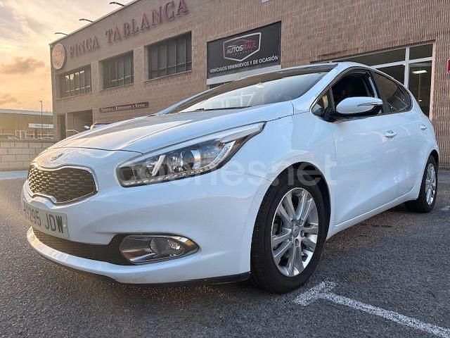 Blanco Usado 2015 Kia Ceed GT Berlina | 10.500 € (Caro) - Imagen 1/4