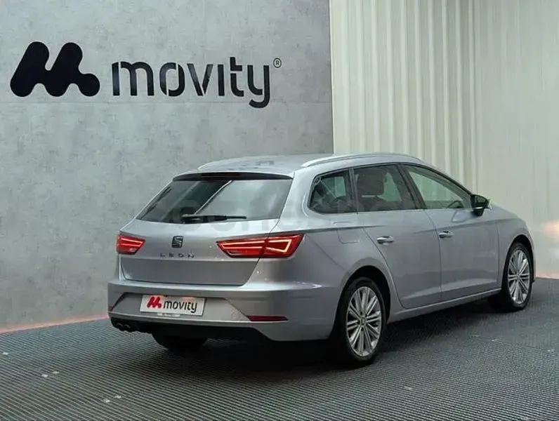 Usado Seat Leon XCELLENCE 150 CV (110 kW) 2020 Gris / plata Familiar