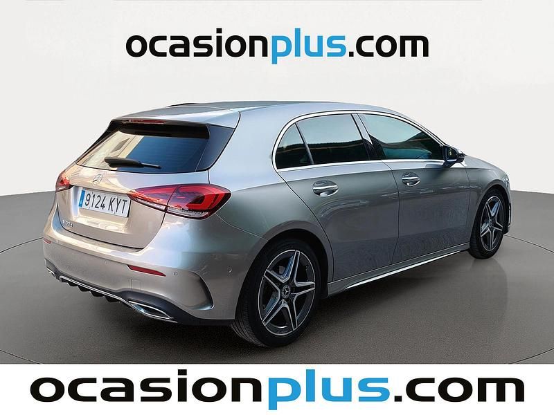 Usado Mercedes A180 AMG 116 CV (85 kW) 2019 Gris plata Utilitario