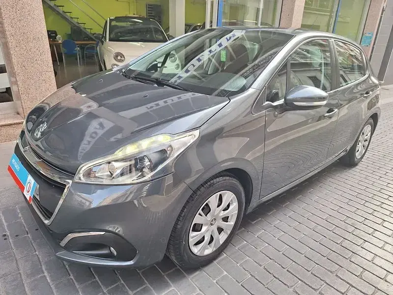 Usado Peugeot 208 Style 82 CV (60 kW) 2017 Gris / plata Utilitario