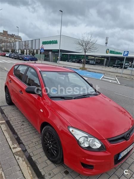 Usado Hyundai i30 Classic 109 CV (80 kW) 2009 Rojo Berlina