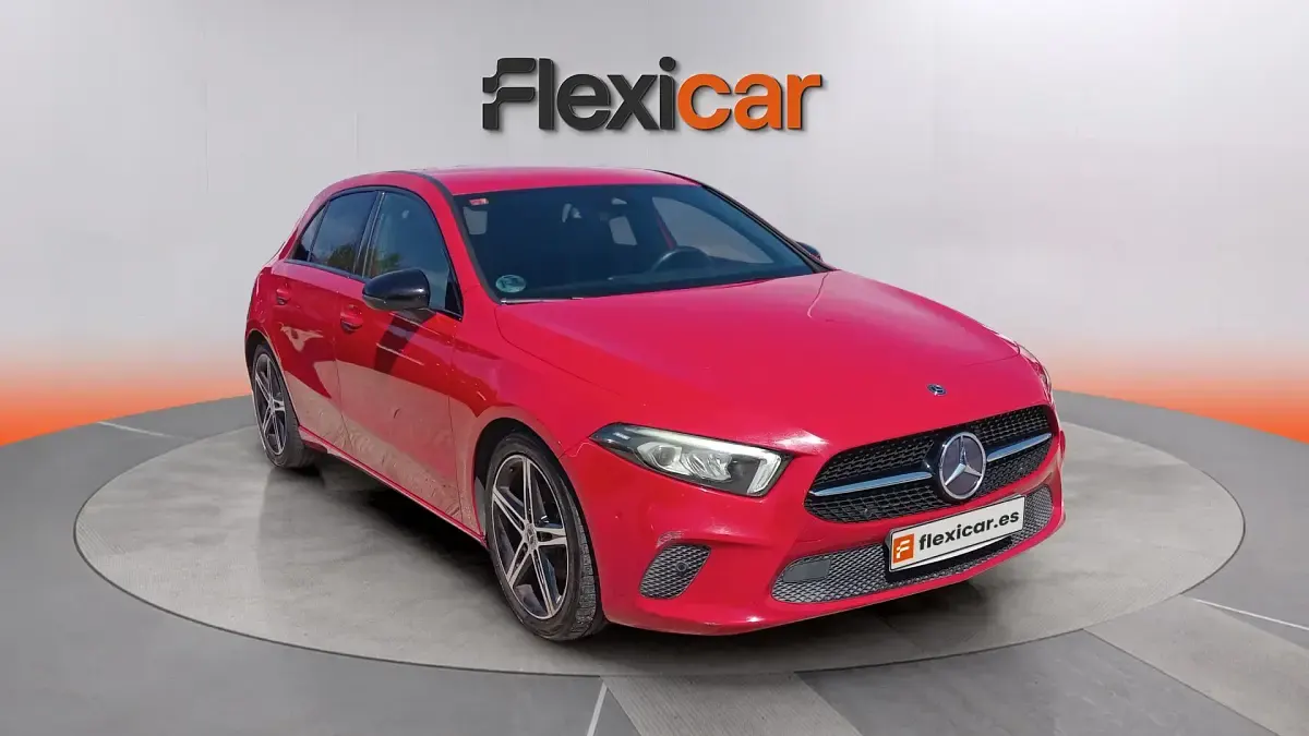 Usado Mercedes A180 116 CV (85 kW) 2019 Rojo Berlina