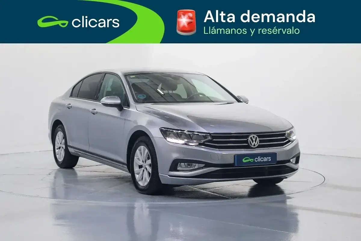 Usado VW Passat 120 CV (88 kW) 2020 Gris / plata Berlina