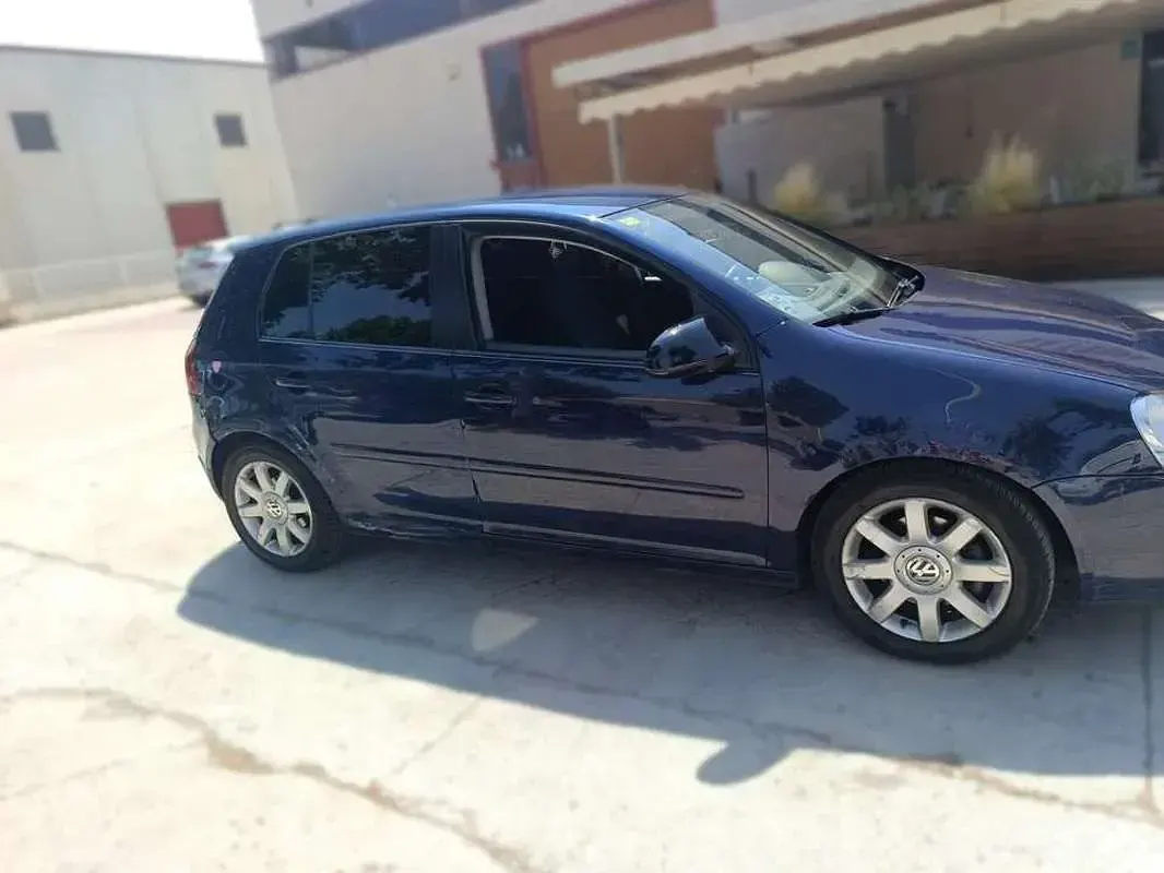 Usado VW Golf IV 140 CV (102 kW) 2005 Azul Berlina