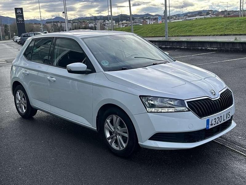 Usado Skoda Fabia Ambition 110 CV (80 kW) 2021 Blanco Utilitario