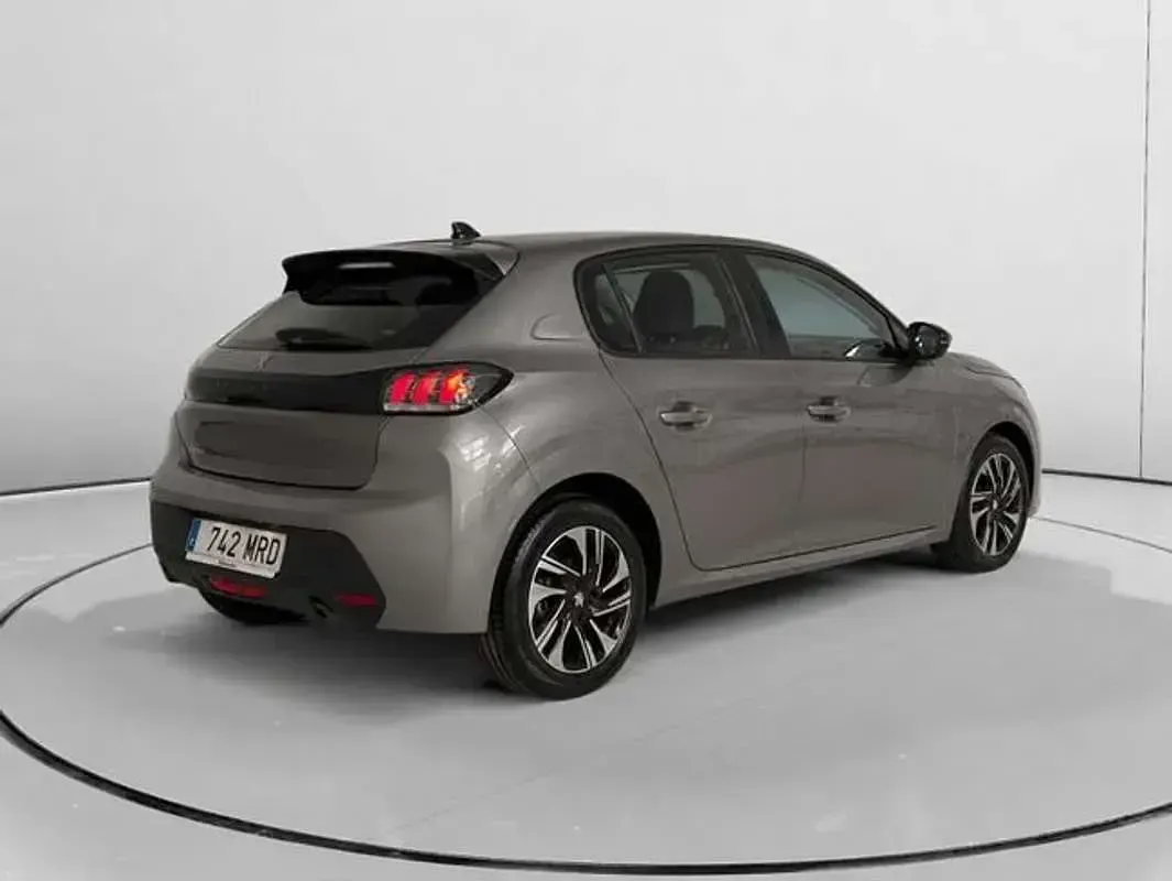 Usado Peugeot 208 Active 75 CV (55 kW) 2024 Gris Utilitario