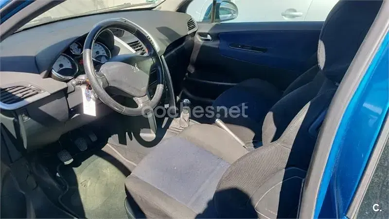 Usado Seat Ibiza Fresh 75 CV (55 kW) 2003 Gris / plata Utilitario