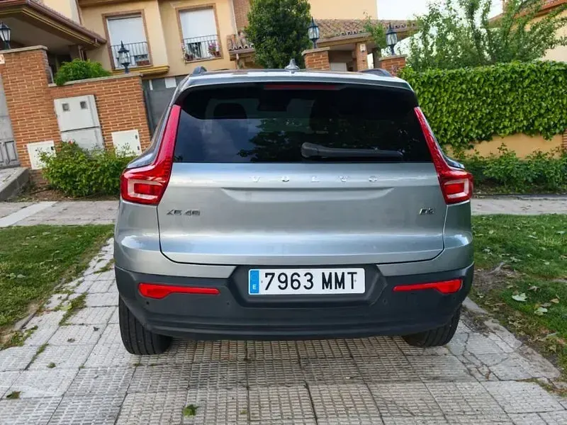 Usado Volvo XC40 Momentum 150 CV (110 kW) 2018 Gris / plata SUV