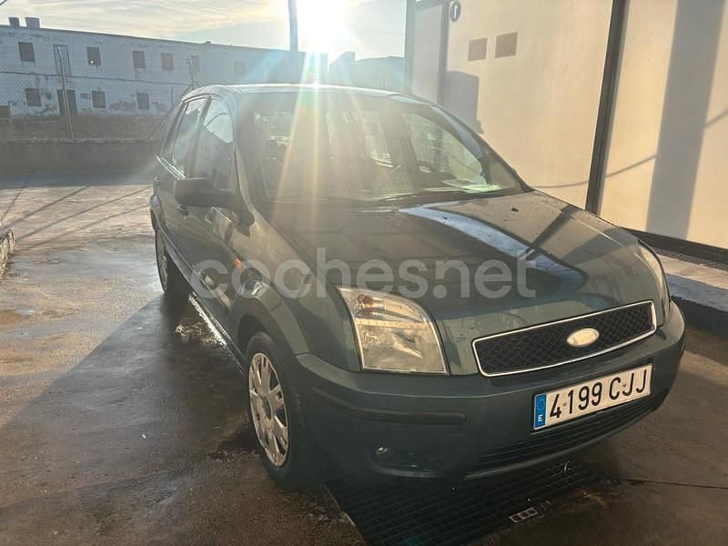Verde Usado 2003 Ford Fusion Trend Berlina | 3499 € (Un poco caro) - Imagen 1/4
