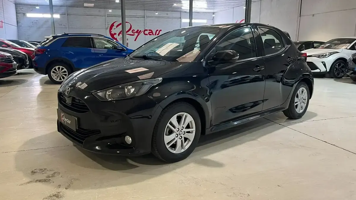 Usado Toyota Yaris Edition 125 CV (91 kW) 2023 Negro Utilitario