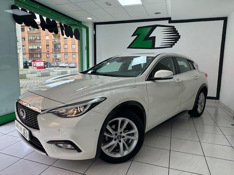 Usado Infiniti Q30 Premium 122 CV (89 kW) 2019 Blanco Berlina