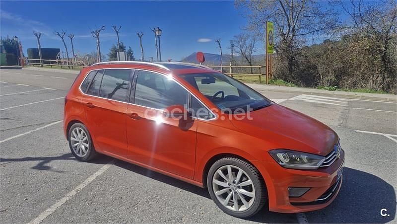 Usado VW Golf Sportsvan Advance 110 CV (80 kW) 2017 Naranja Monovolumen
