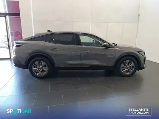 Usado Peugeot 408 Allure 145 CV (106 kW) 2025 Gris / plata SUV