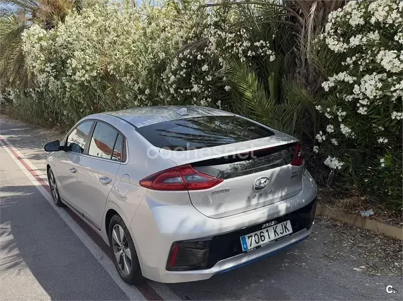 Usado Hyundai Ioniq 141 CV (103 kW) 2018 Gris / plata Utilitario