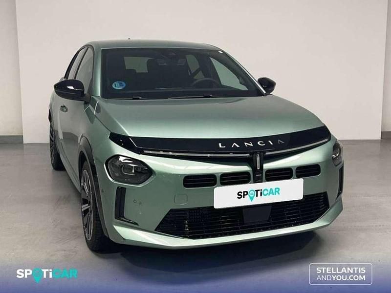 Usado Lancia Ypsilon 101 CV (74 kW) 2024 Verde Utilitario