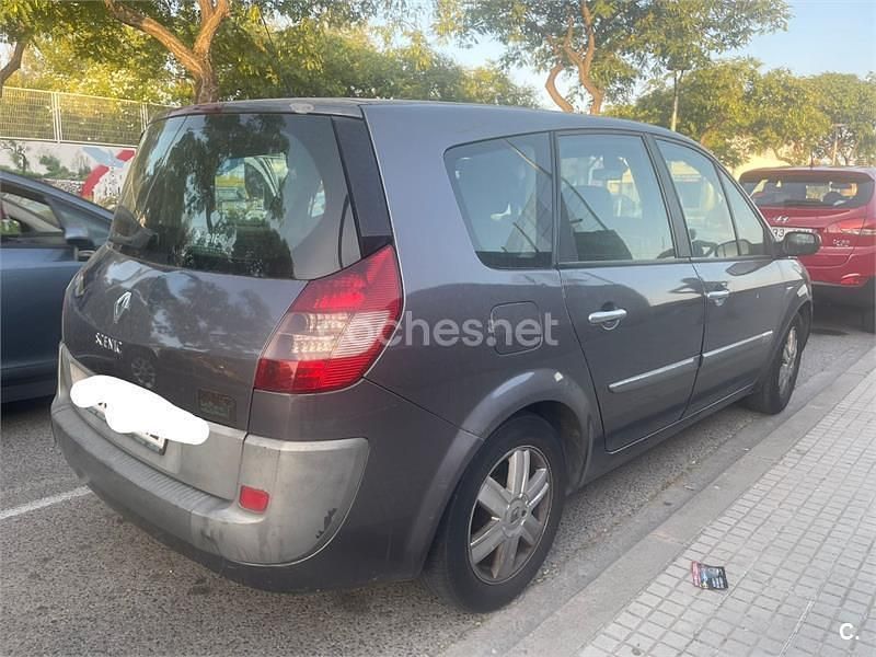 Usado Renault Grand Scénic II Dynamique 130 CV (95 kW) 2006 Gris / plata Monovolumen