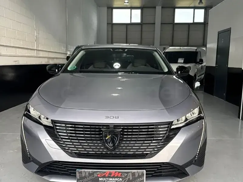 Usado Peugeot 308 SW Allure 130 CV (95 kW) 2022 Gris / plata Familiar