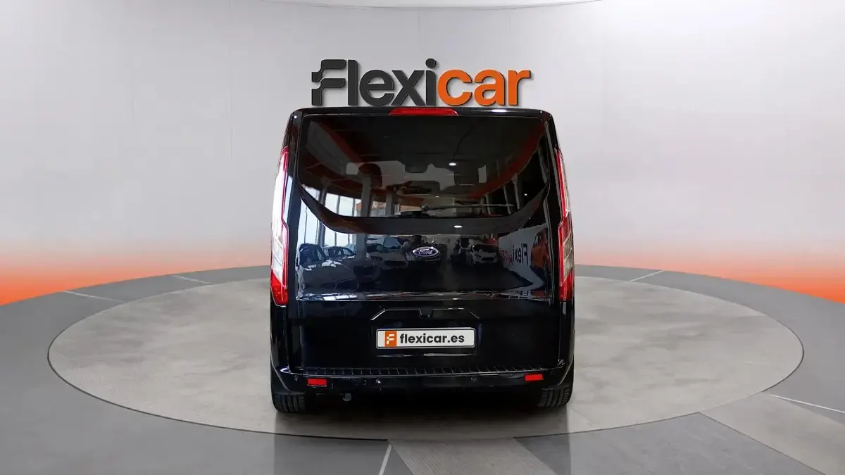 Usado Ford Tourneo Custom Titanium 131 CV (96 kW) 2019 Negro Van