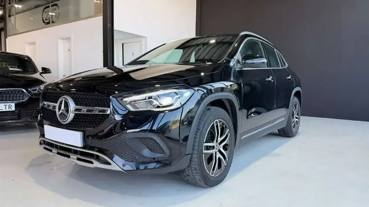 Usado Mercedes GLA200 150 CV (110 kW) 2021 Negro SUV