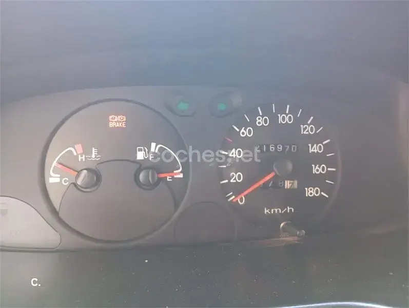 Usado Hyundai H-1 140 CV (102 kW) 2003 Gris / plata Monovolumen