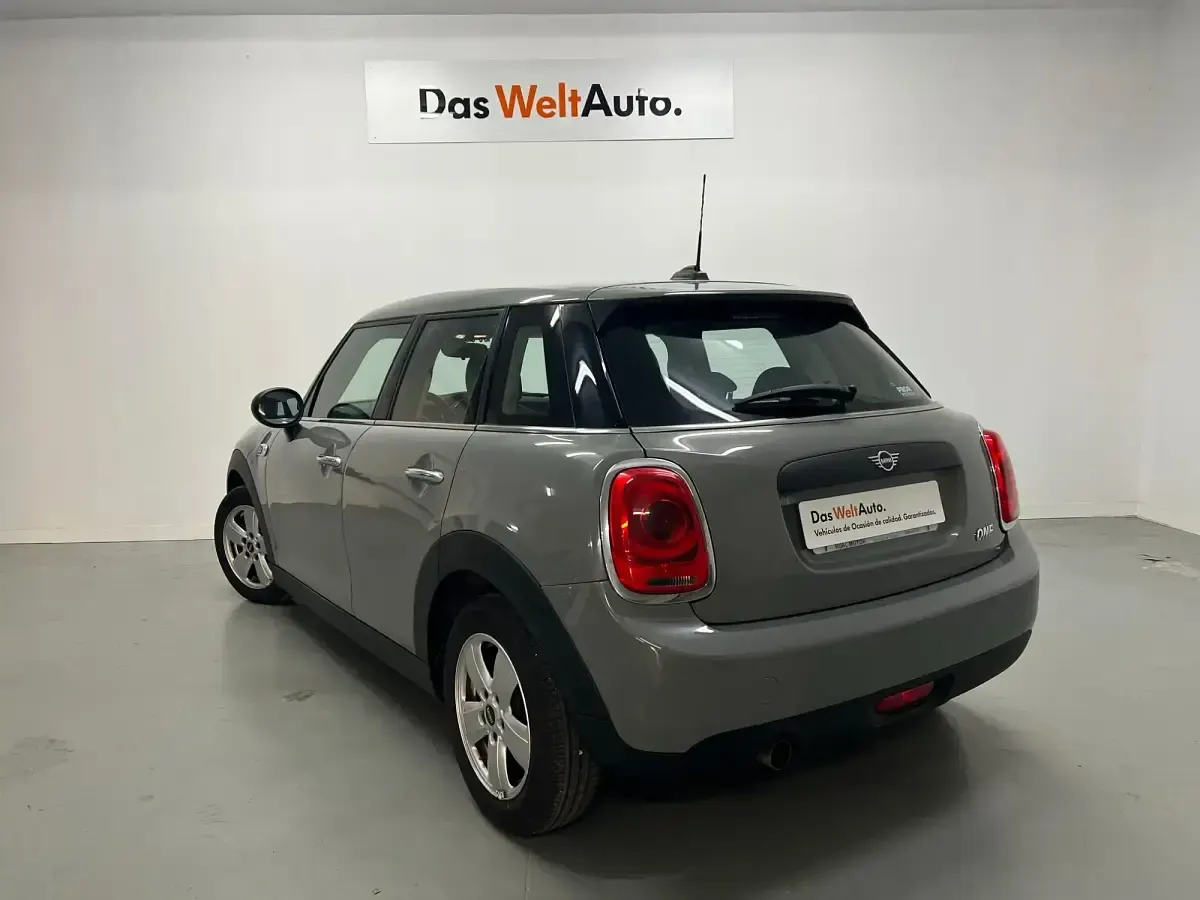 Usado Mini ONE 102 CV (75 kW) 2018 Gris Utilitario
