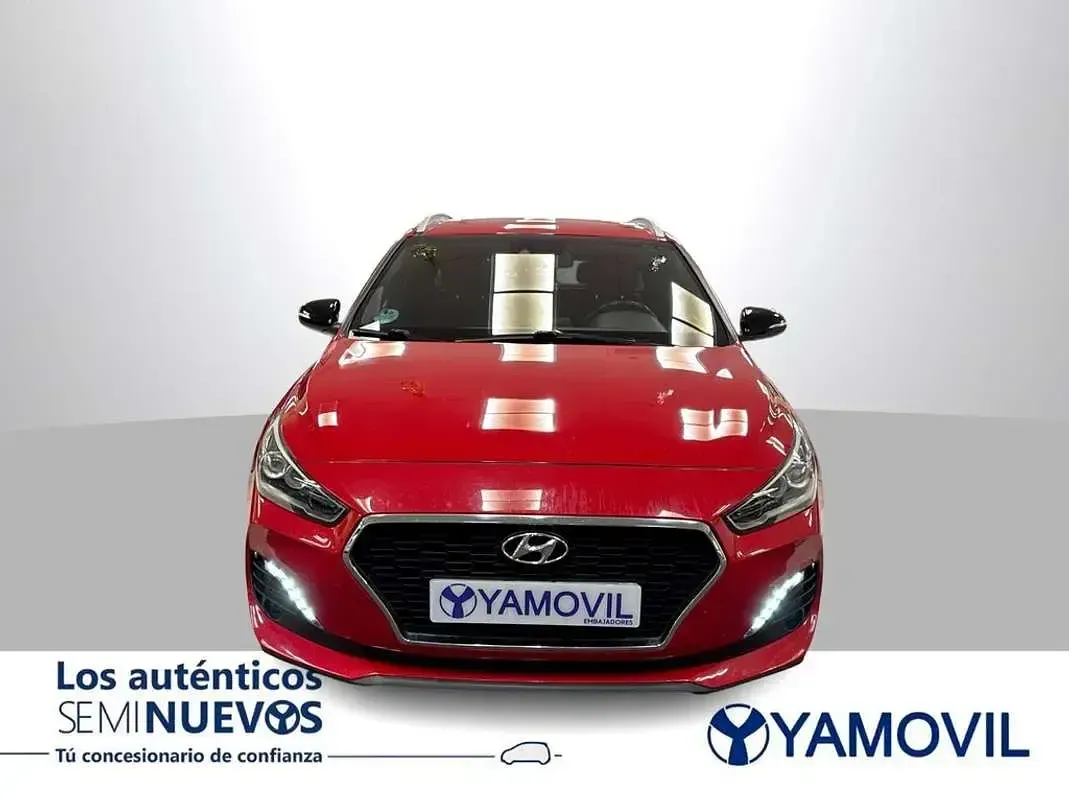 Usado Hyundai i30 Style 140 CV (102 kW) 2018 Rojo Familiar