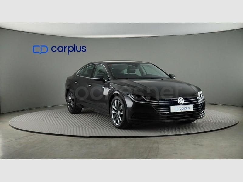 Usado VW Arteon Elegance 150 CV (110 kW) 2019 Gris / plata Berlina