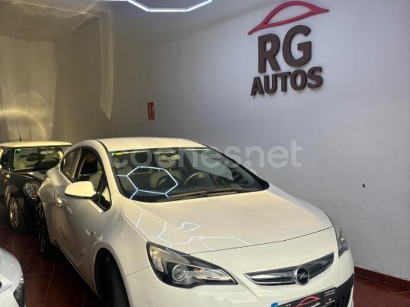 Blanco Usado 2015 Opel Astra GTC Sportive Berlina | 7990 € (Buen precio) - Imagen 1/4