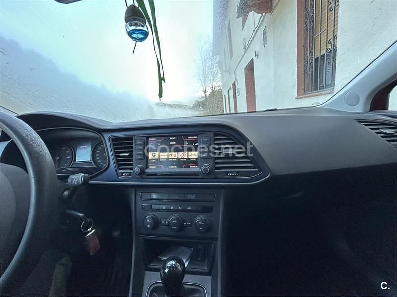 Usado Seat Leon CONNECT 110 CV (80 kW) 2015 Rojo Berlina