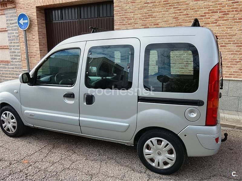 Usado Renault Kangoo Expression 85 CV (62 kW) 2009 Gris / plata Familiar