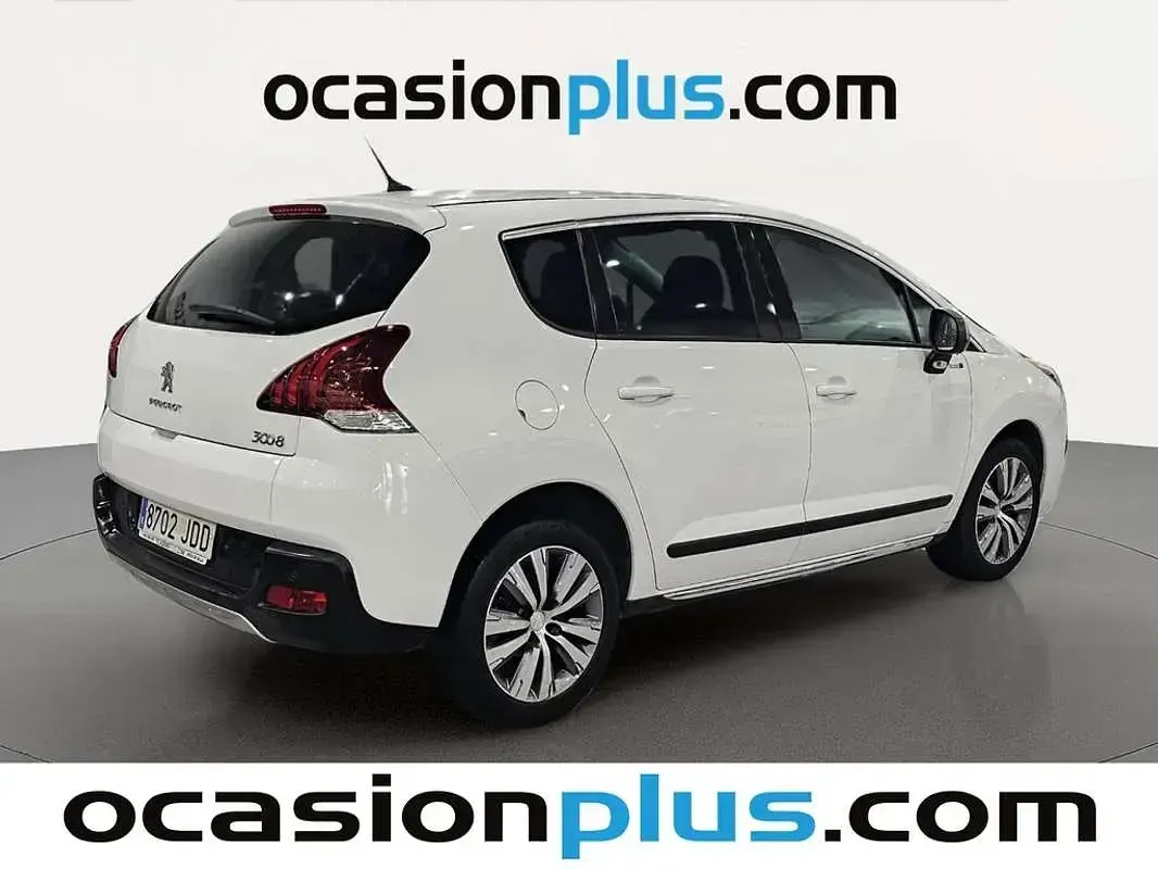 Usado Peugeot 3008 Style 120 CV (88 kW) 2015 Blanco Familiar
