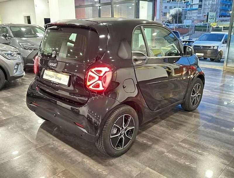 Usado Smart ForTwo Coupé 60 kW (82 CV) 2022 Negro Utilitario