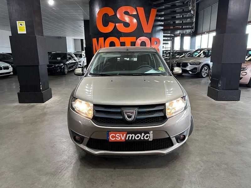 Usado Dacia Sandero Lauréate 90 CV (66 kW) 2015 Beige Utilitario