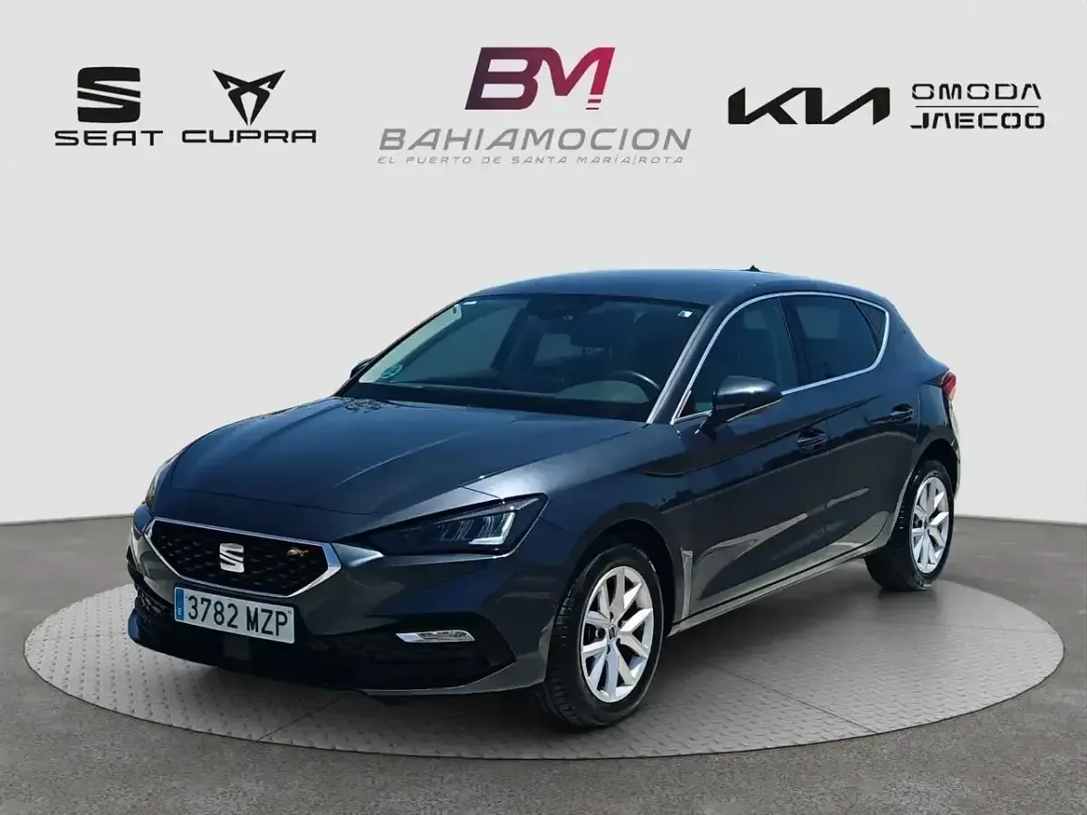 Usado Seat Leon Style 116 CV (85 kW) 2025 Gris / plata Berlina