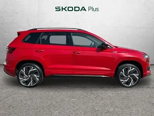 Usado Skoda Karoq SportLine 150 CV (110 kW) 2023 Rojo SUV