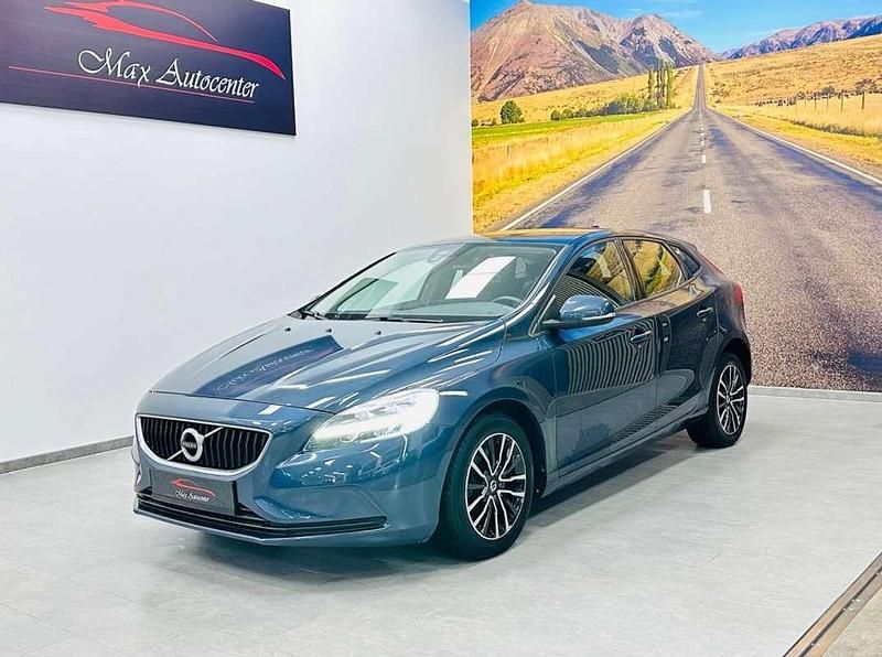 Occasion Volvo V40 Momentum 120 PK (88 kW) 2019 Blauw Hatchback