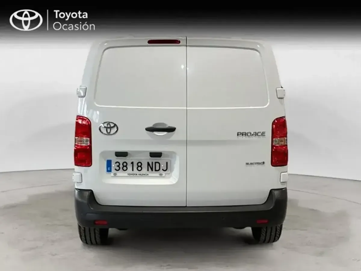 Käytetty Toyota Proace 100 kW (136 HP) 2025 Valkoinen Tila-auto
