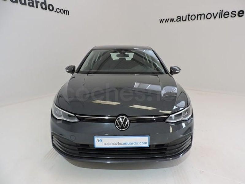 Usado VW Golf VIII Life 130 CV (95 kW) 2020 Gris / plata Berlina