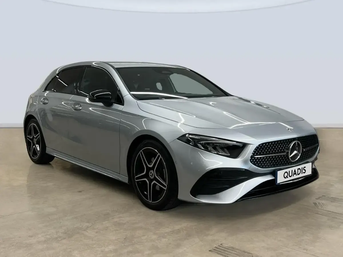 Usado Mercedes A180 116 CV (85 kW) 2025 Gris plata Berlina