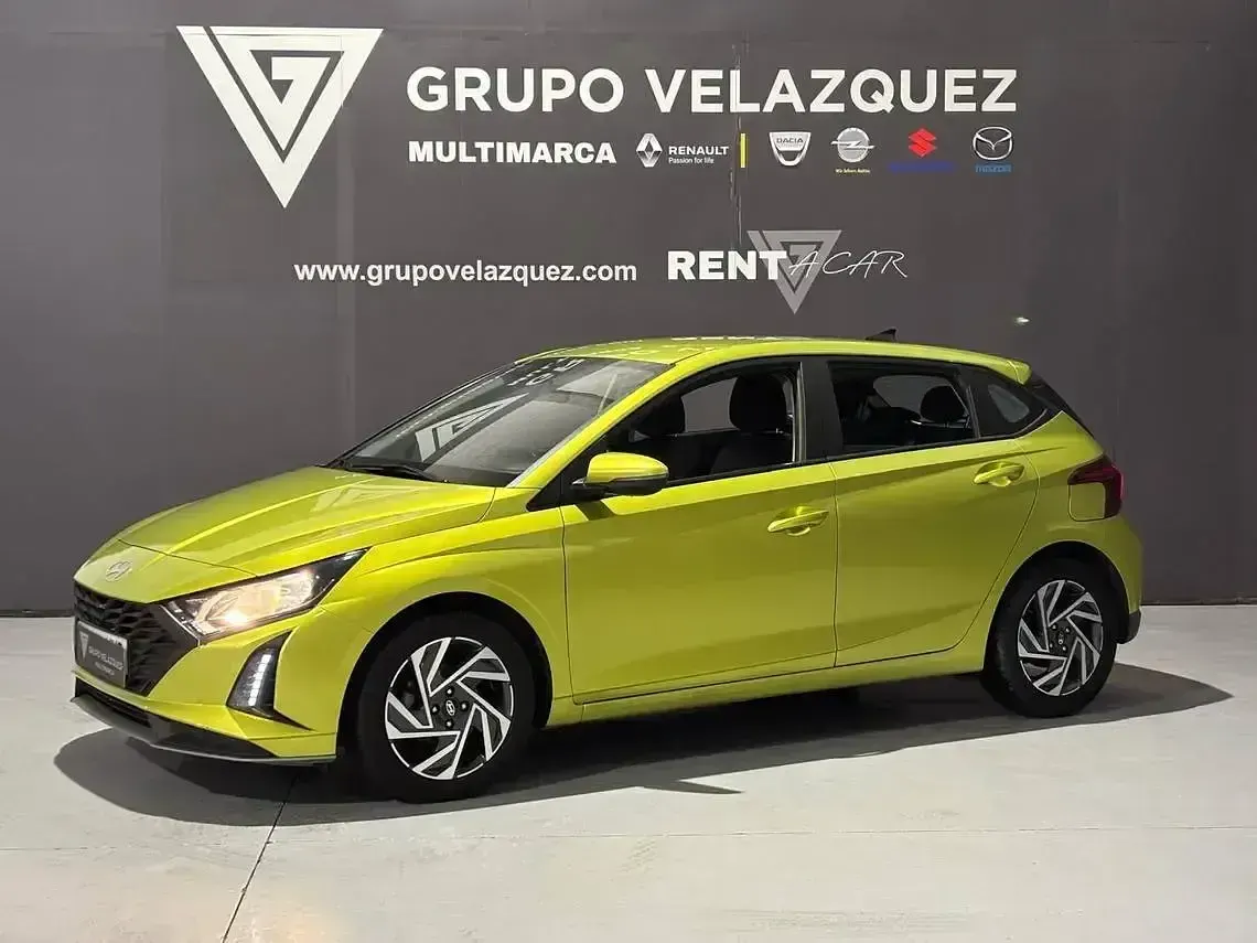 Usado Hyundai i20 84 CV (61 kW) 2023 Verde Berlina