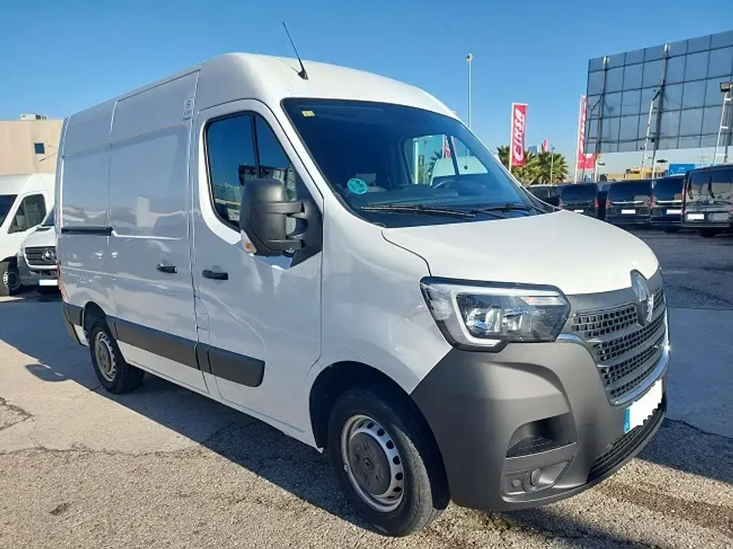Usado Renault Master 110 CV (80 kW) 2022 Blanco Monovolumen